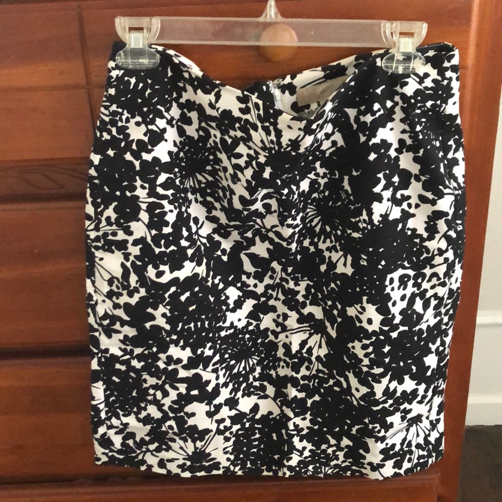 Black n White skirt.